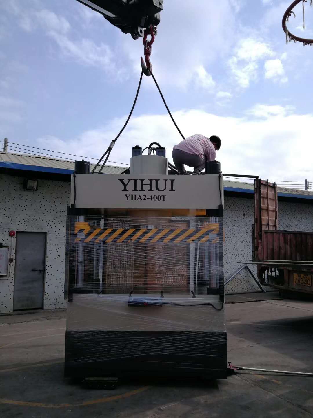 400噸鈑金成型液壓機發往孟加拉